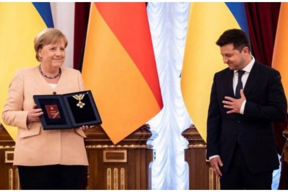 Vladimir Zelenski Angela Merkeli “Azadlıq” ordeni ilə təltif edib