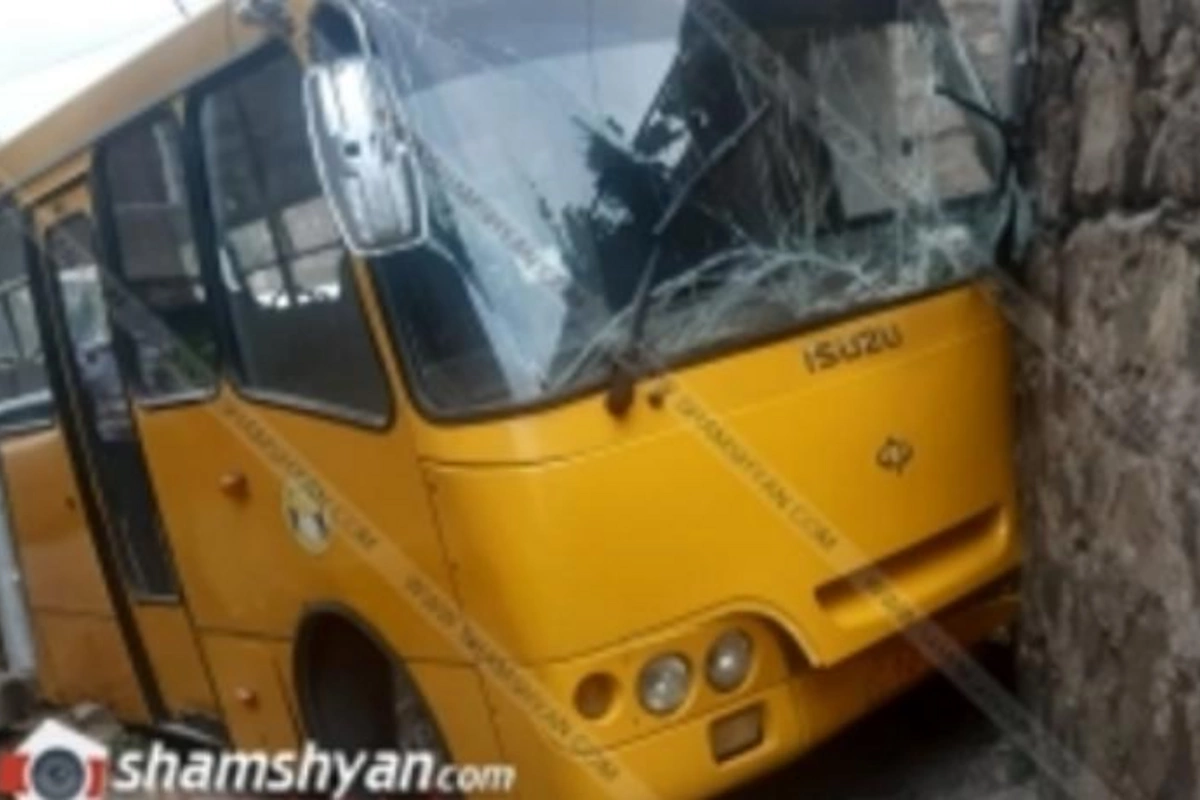 Ermənistanda avtobus divara çırpıldı — 7 yaralı