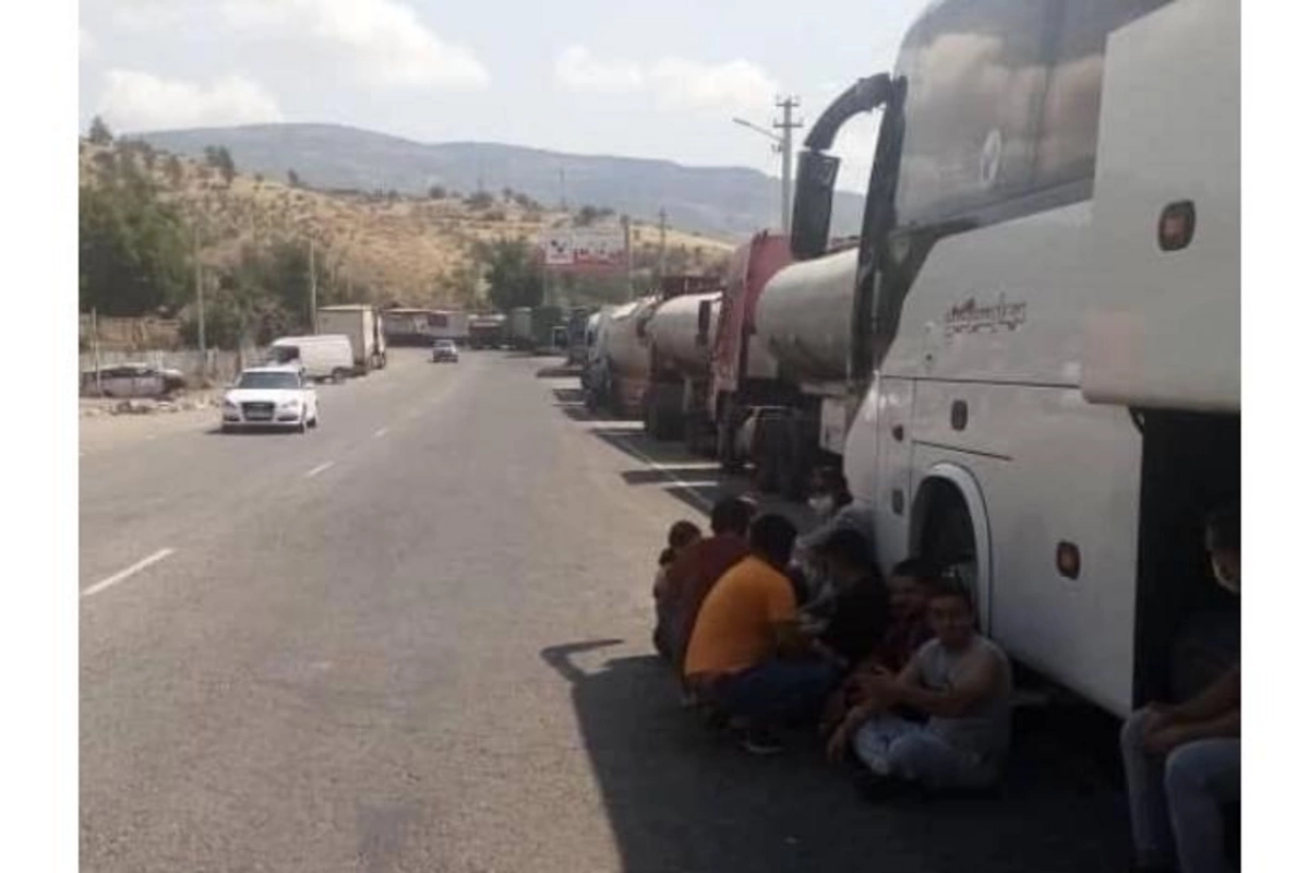 İrandan Ermənistana gedən yardım maşınları sərhəddə qalıb — FOTO