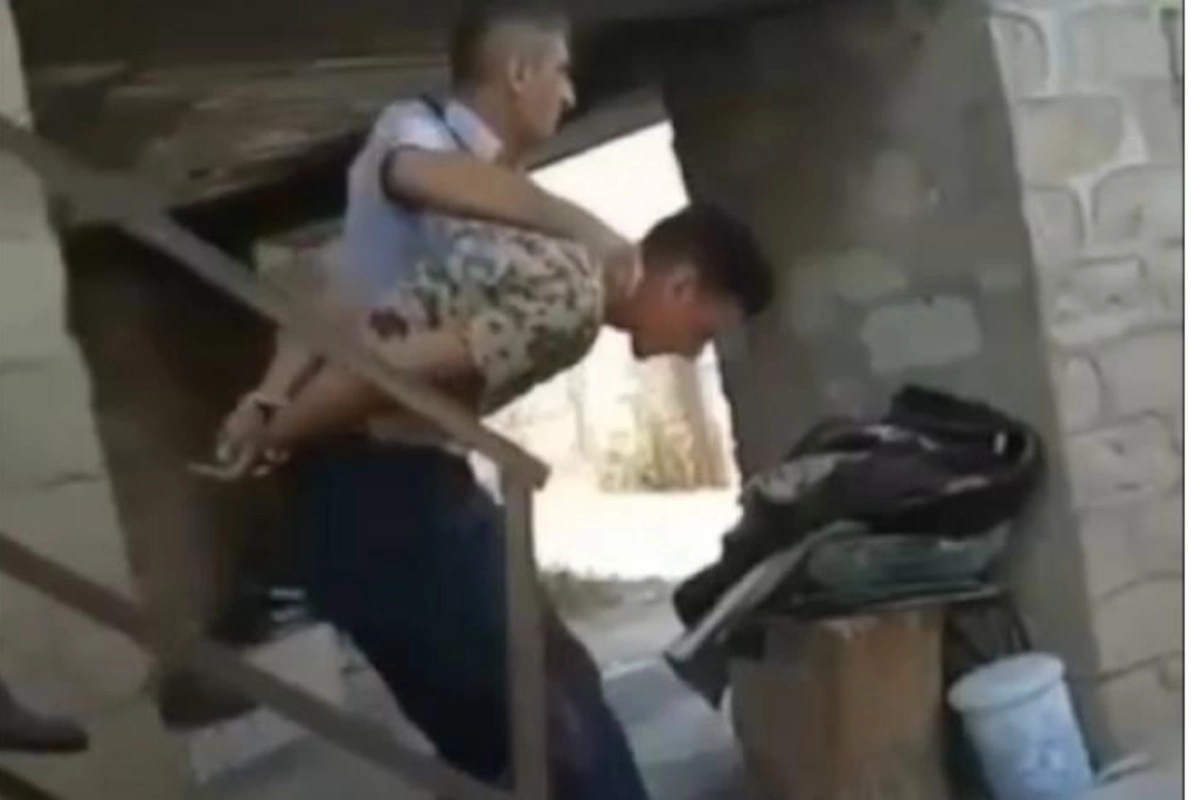 BQXK Ağdərədə əsir götürülən hərbçimizə baş çəkdi