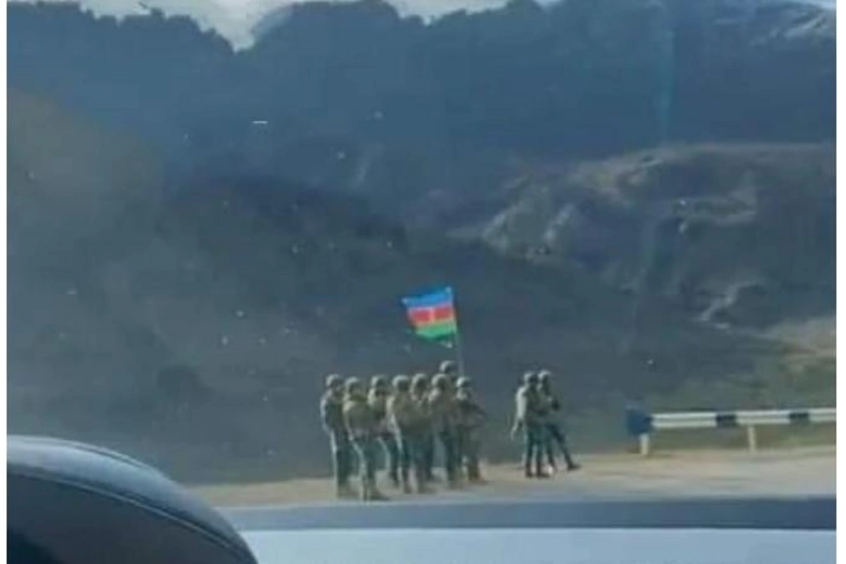 Hərbçilərimiz Qafan-Gorus yolu ilə bağlı ermənilərlə danışıqlardan imtina etdi — FOTO