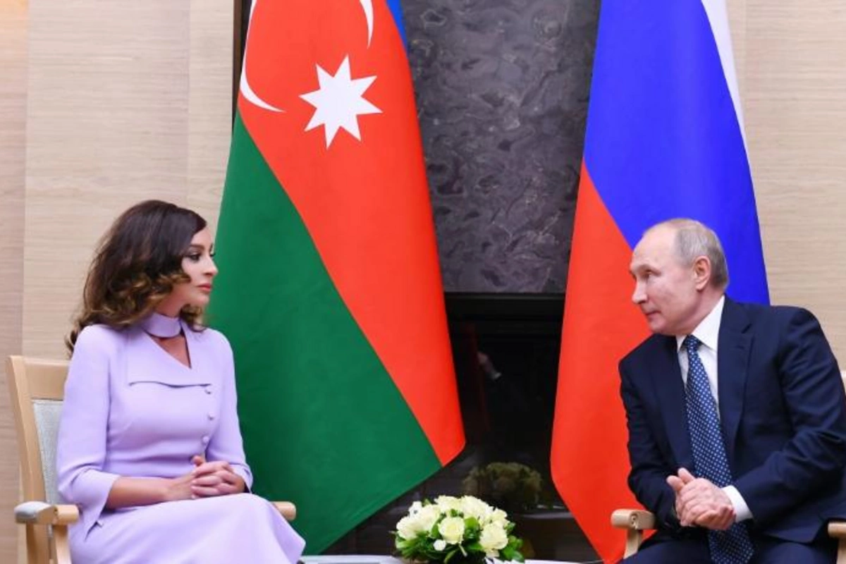 Vladimir Putin Mehriban Əliyevanı təbrik etdi