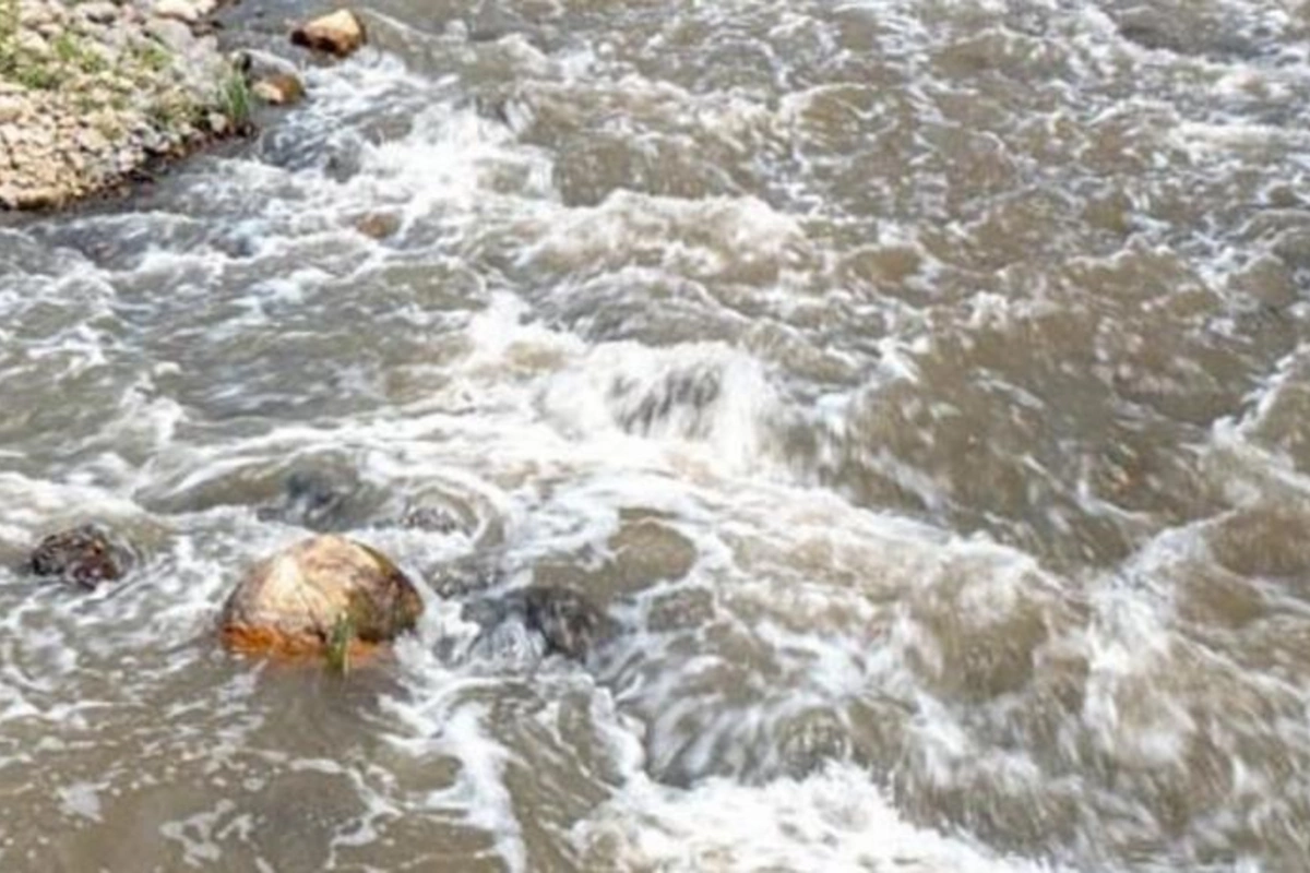 Məşhur fotoqraf Ermənistanın Oxçuçayı çirkləndirməsini ekoloji terror adlandırdı