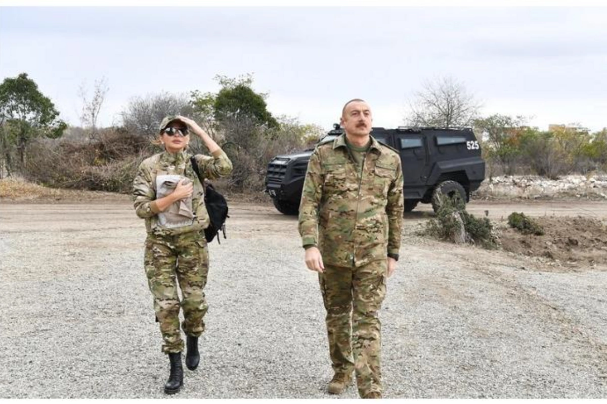 İlham Əliyev və Mehriban Əliyevaya Şuşanın baş planı təqdim olunub