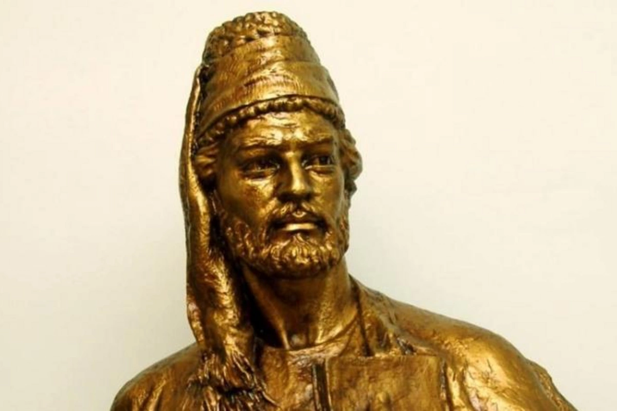 Molla Pənah Vaqifin Şuşada büstü açılıb