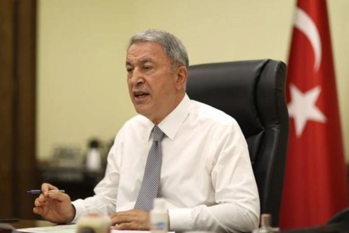 Hulusi Akar Azərbaycandan olan nümayəndənin iştirakı ilə konfrans keçirdi — FOTOLAR