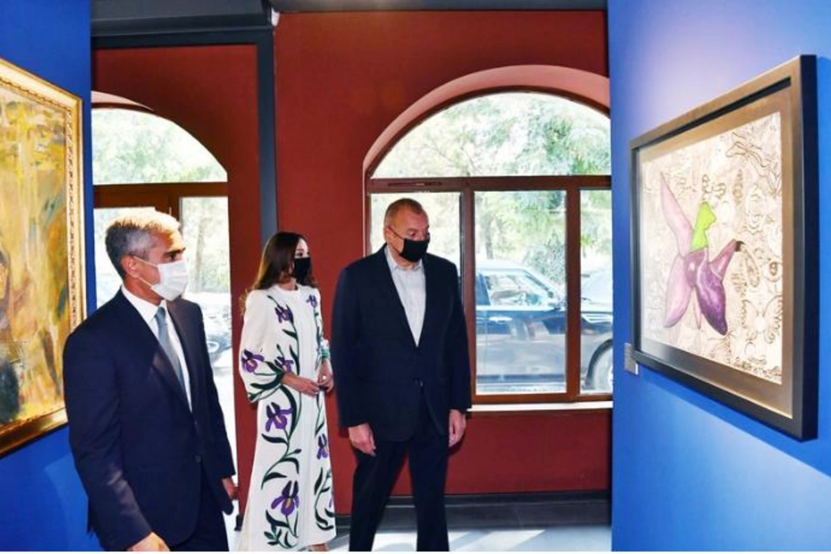 İlham Əliyev və Mehriban Əliyeva Şuşada təşkil edilən sərgilərlə tanış oldular — FOTOLAR