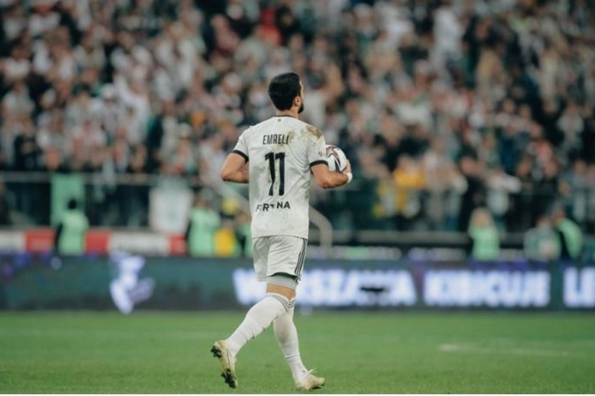 Mahir Emreli komandasının ən yaxşı futbolçusu seçildi