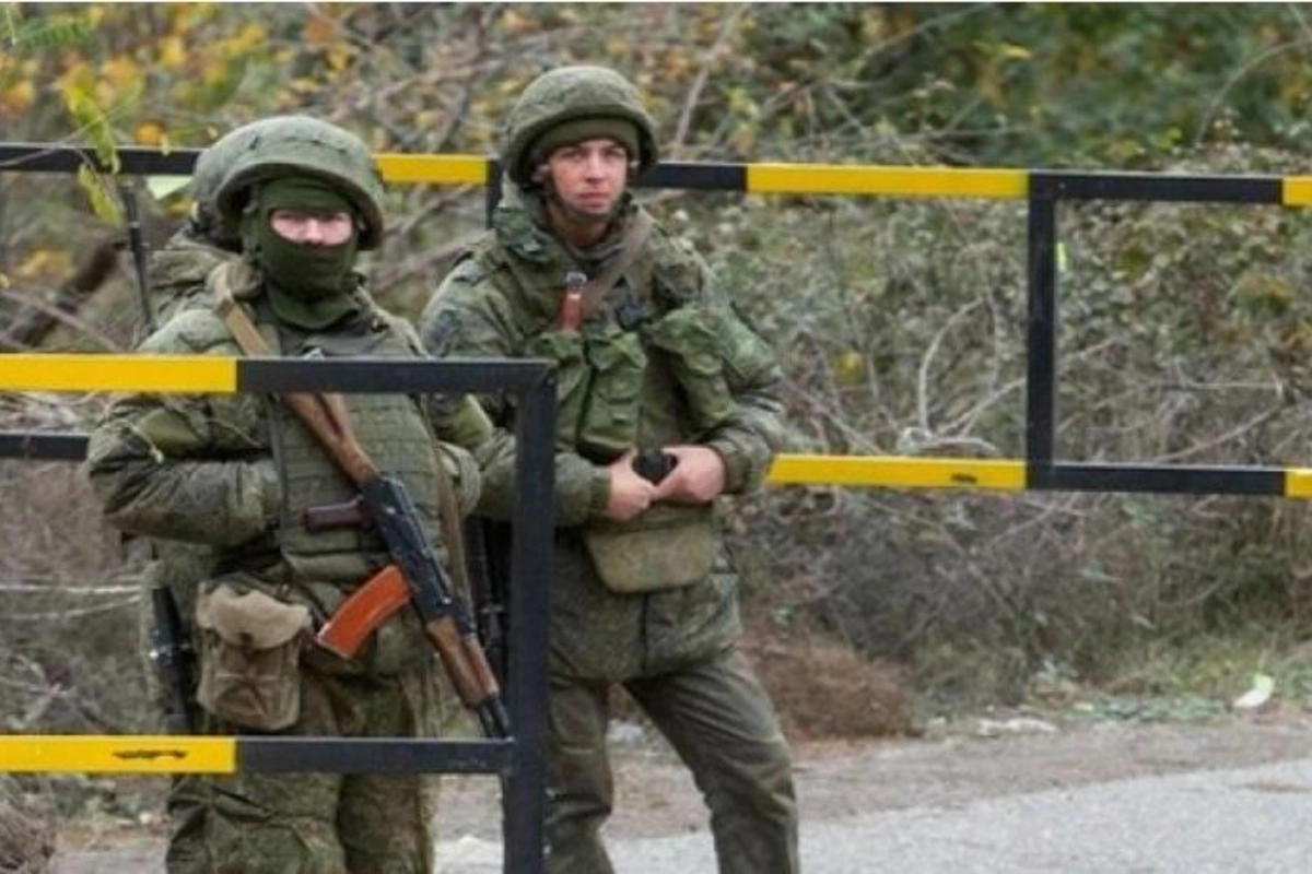 Rus hərbçilər ermənilərə yardım askiyası keçirdi