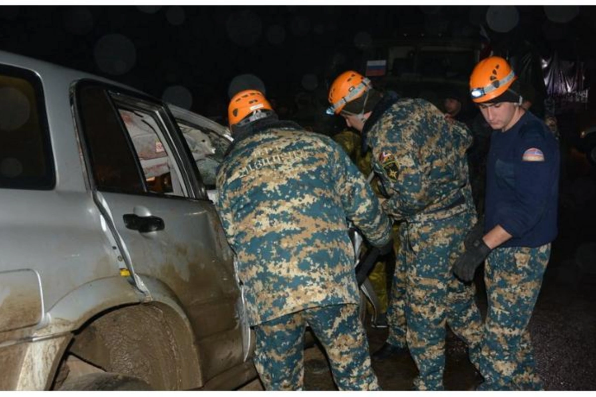 Rus hərbçilər Ermənistanda qəzaya düşdü — Ölən və yaralılar var
