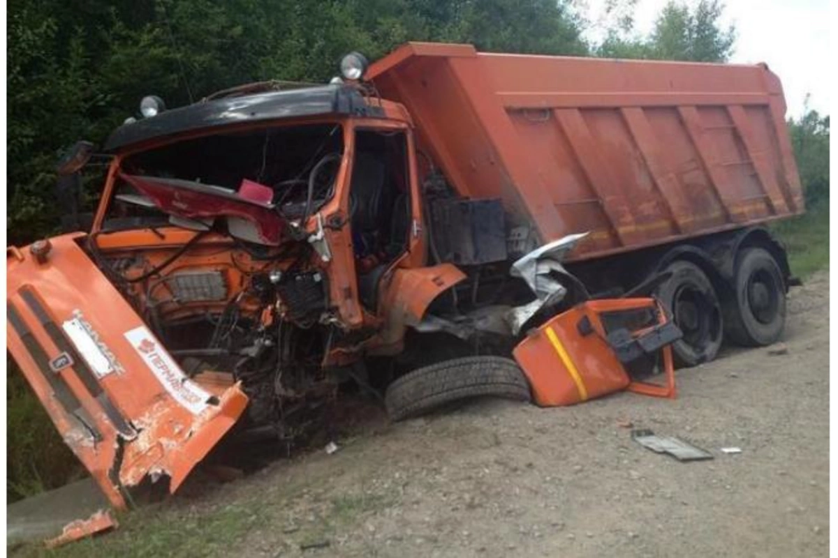 “KamAZ” aşdı, xəsarət alanlar var