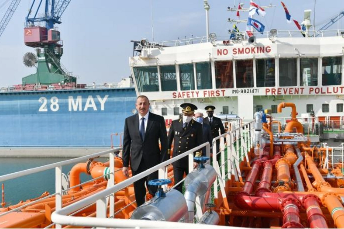 Prezident “Kəlbəcər” neftdaşıyan tankerin istismara verilməsi mərasimində — FOTOLAR