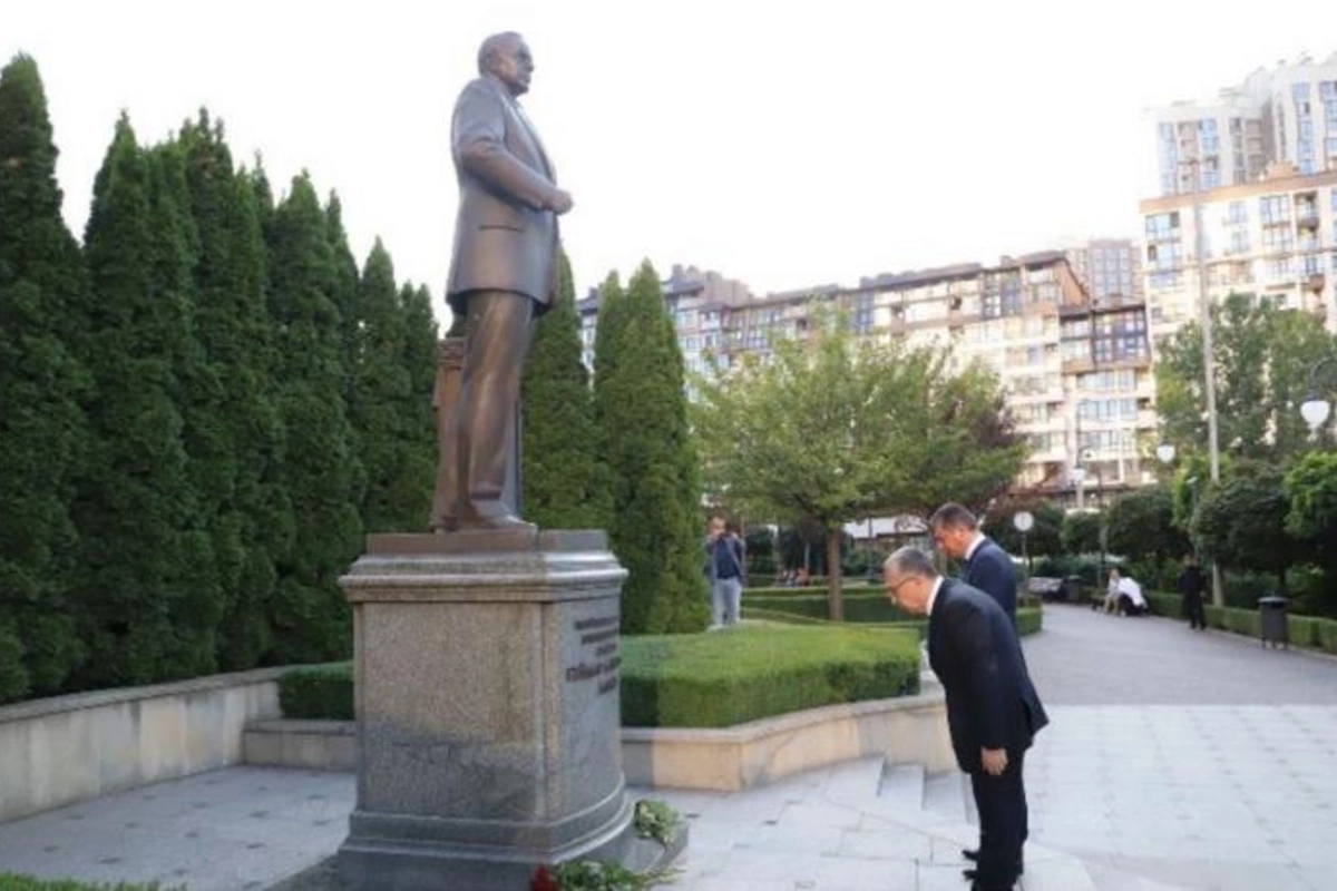 Eldar Əzizov Kiyevdə səfərdədir