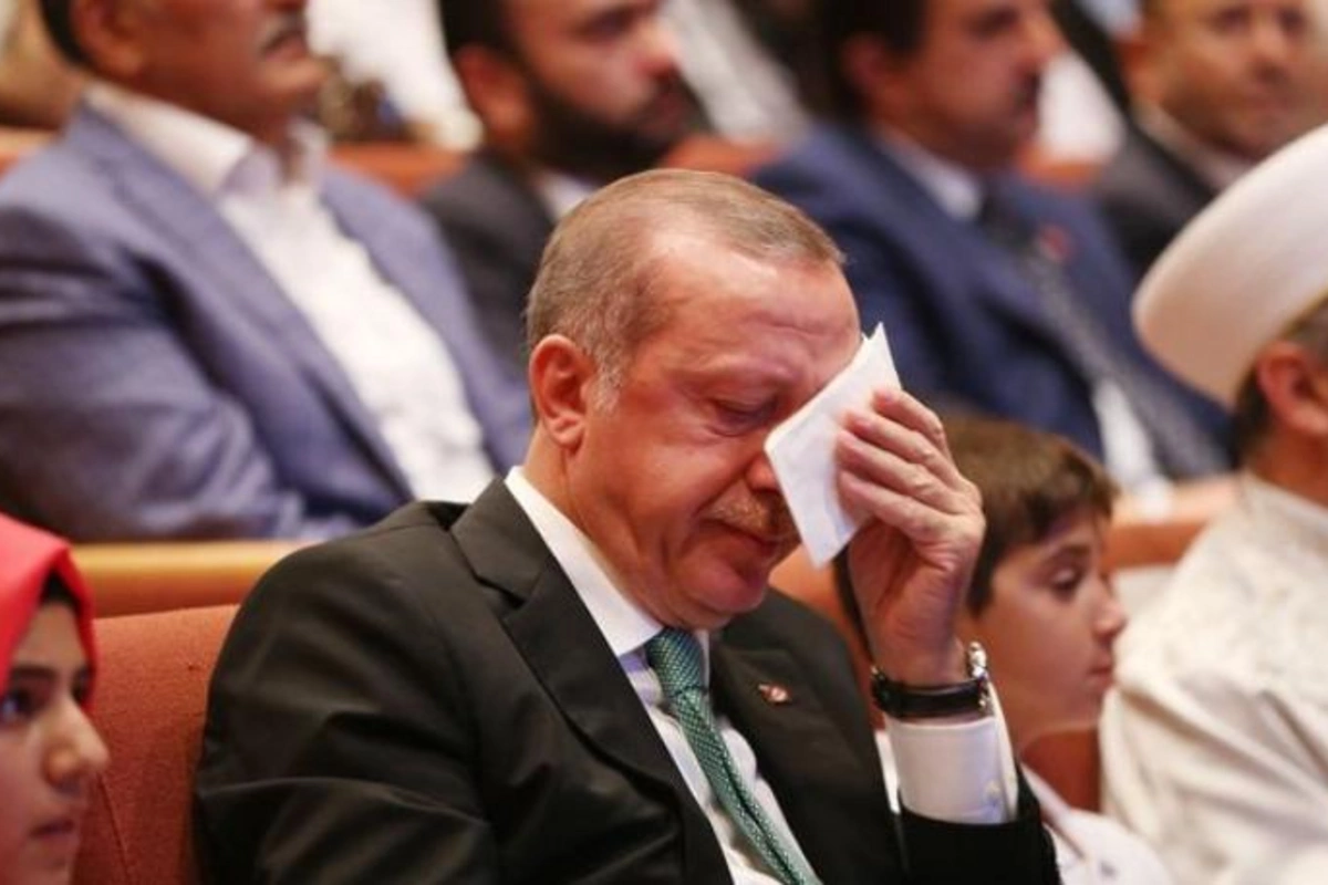 Ərdoğan öz səsini dinləyib ağladı — VİDEO