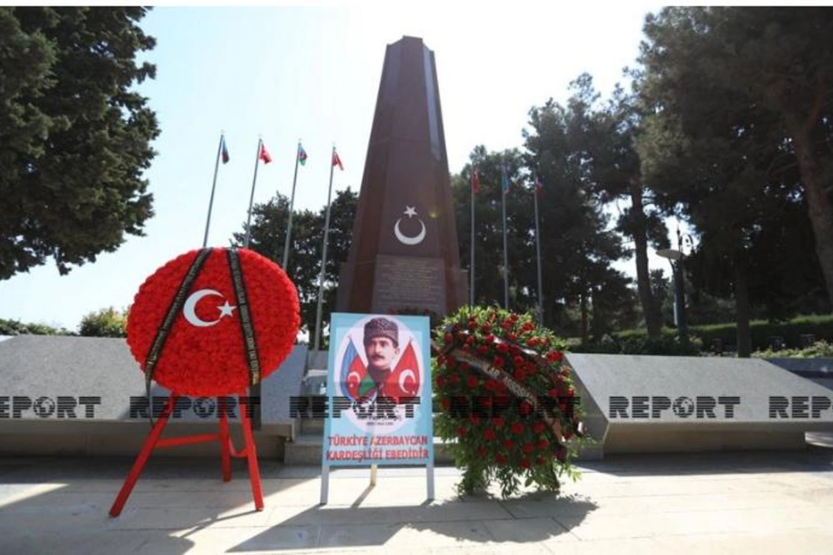 Siyasi partiyaların nümayəndələri Türk Şəhidliyini ziyarət etdilər — FOTOLAR