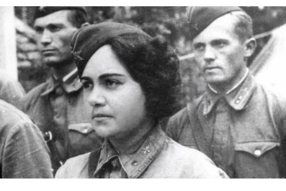 Stalini müşayiət edən ilk hərbi təyyarəçi qadın — Züleyxa Seyidəhmədova