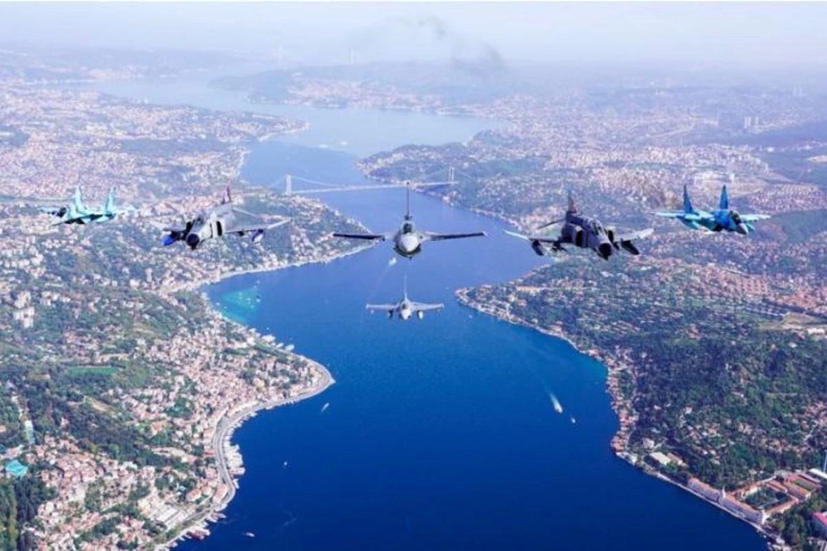 Azərbaycan və Türkiyə qırıcıları İstanbul səmasında uçuşlar keçirdi — FOTOLAR