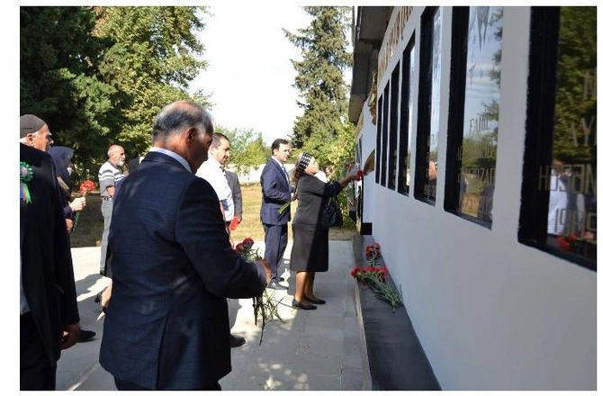 İsmayıllıda şəhidlərin xatirəsinə inşa edilən abidə kompleksinin açılışı olub