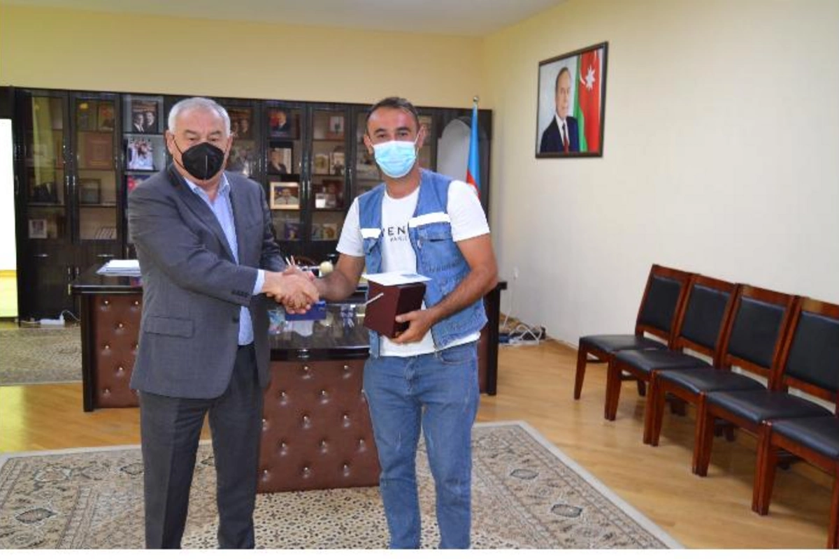 İcra başçısı 15 yaşlı qızı xilas edən operatora təşəkkür etdi — FOTO