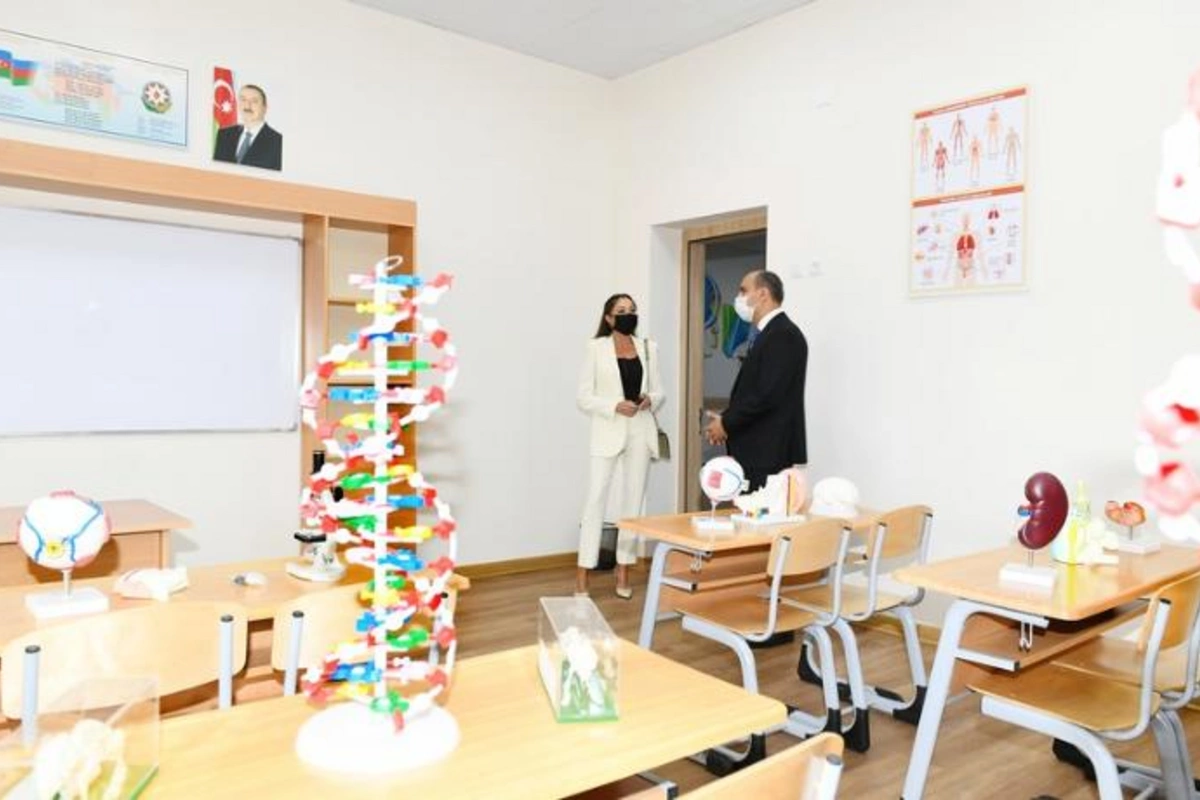Mehriban Əliyeva Binədə yeni inşa edilən məktəbdə yaradılan şəraitlə tanış oldu — FOTOLAR