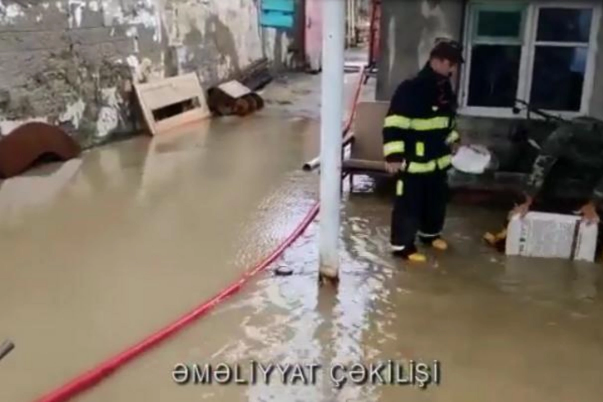 Binəqədi və Xəzər rayonları yağış sularından təmizləndi — VİDEO