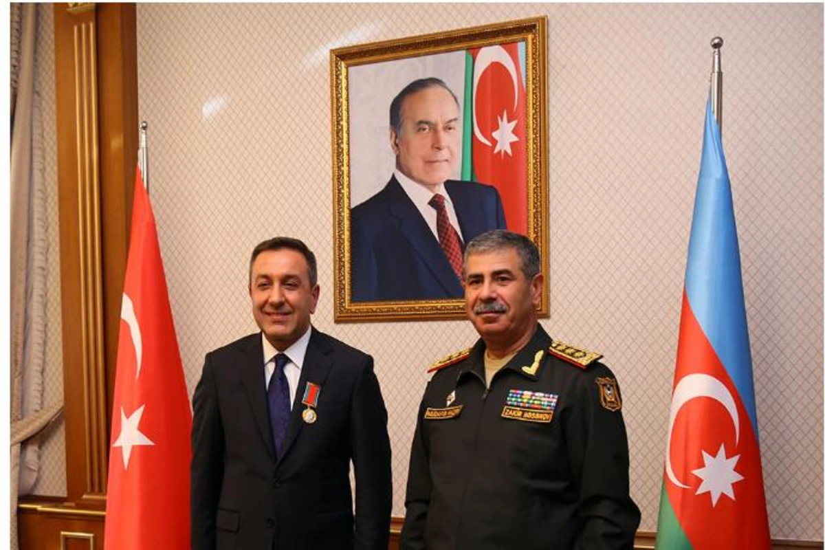 Zakir Həsənov Muhsin Dereni təltif etdi — FOTO
