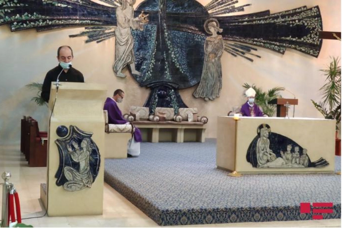 Bakıda katolik kilsəsində şəhidlərin xatirəsinə dua mərasimi keçirildi — FOTO