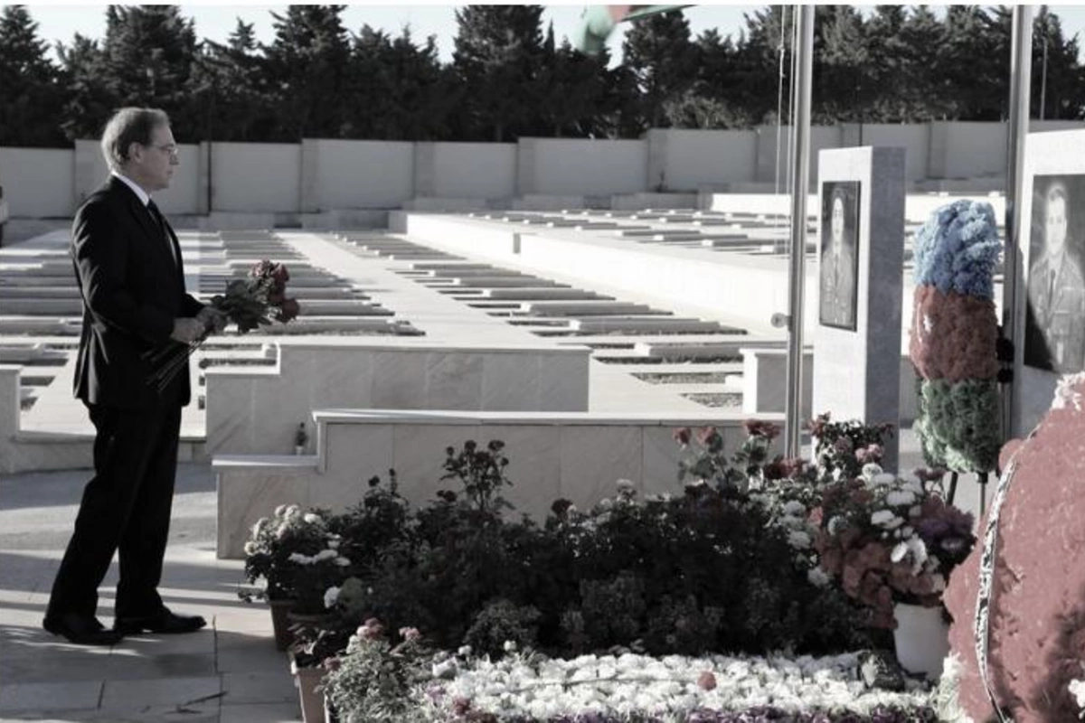 ABŞ səfiri Vətən müharibəsi şəhidlərinin xatirəsini yad etdi