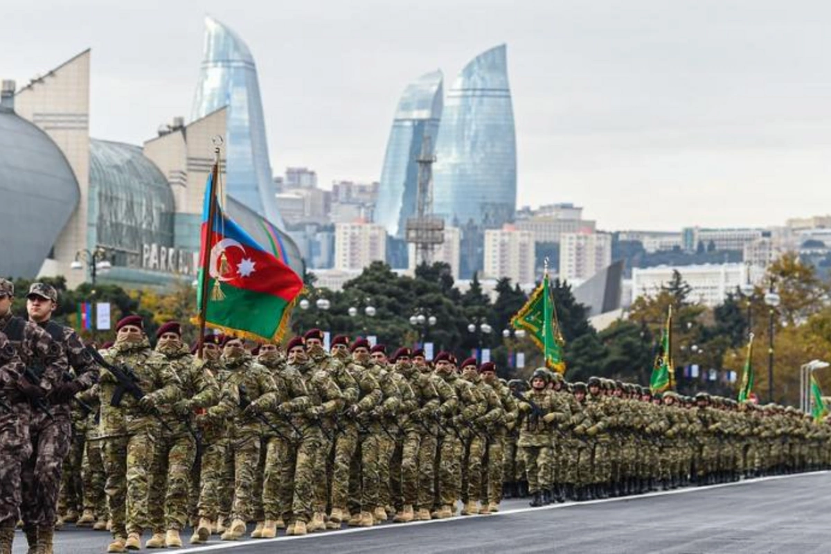 Anım Günü ilə əlaqədar Bakının mərkəzində hərbçilərin yürüşü başladı