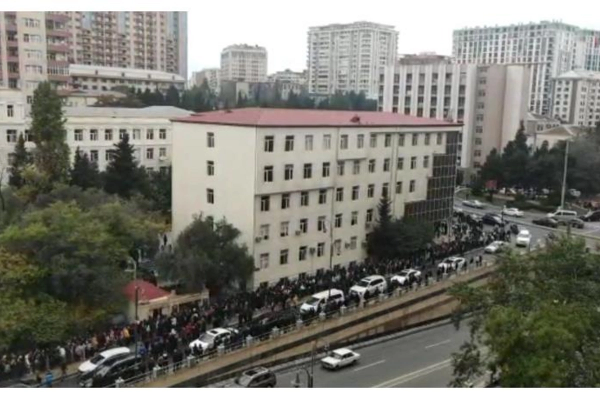 Dillər Universitetində də vaksin tələbi SIXLIQ YARATDI