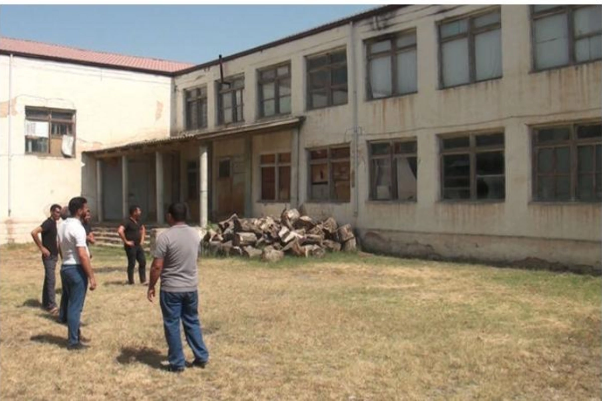 Məktəb bərbad halda olduğu üçün uşaqlar dərsə getmək istəmir — VİDEO