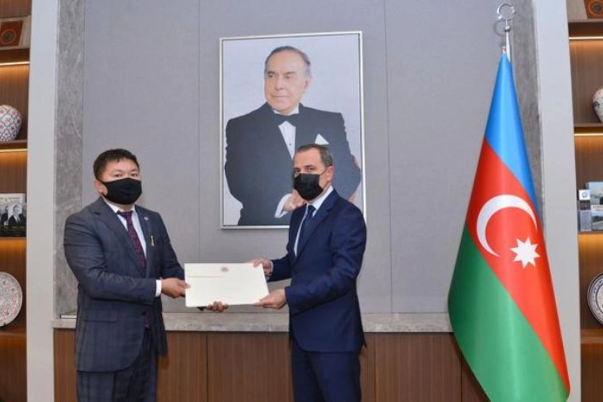 Ceyhun Bayramov Qırğızıstanın yeni səfiri ilə görüşdü — FOTO
