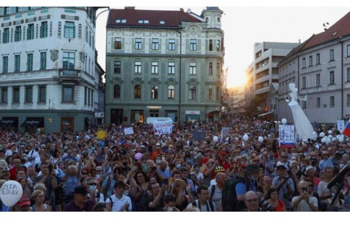 Sloveniyada dövlət televiziyasına hücum edildi