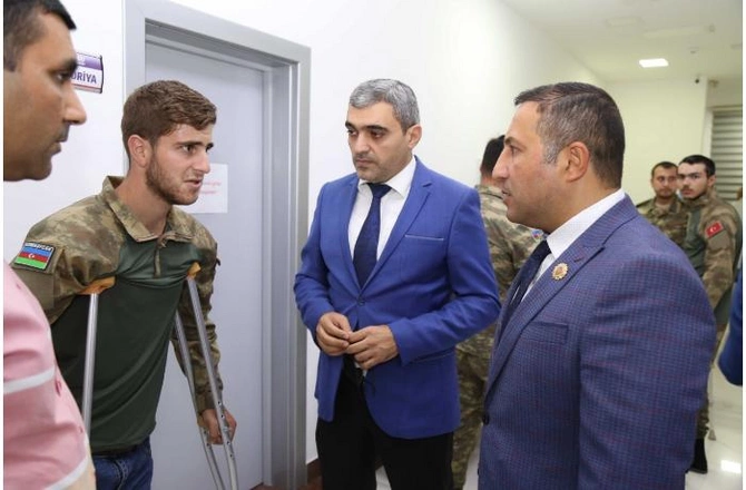 Ukraynalı həkimlər qazilərimizi müayinə etdi — FOTOLAR