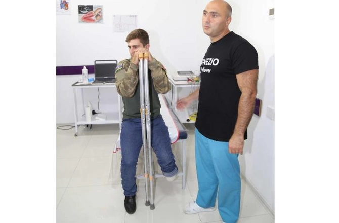 Ukraynalı həkimlər qazilərimizi müayinə etdi — FOTOLAR
