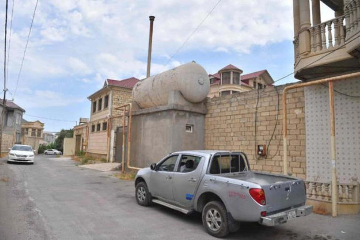 Milyonluq villası olsa da, sudan qanunsuz istifadə etdi