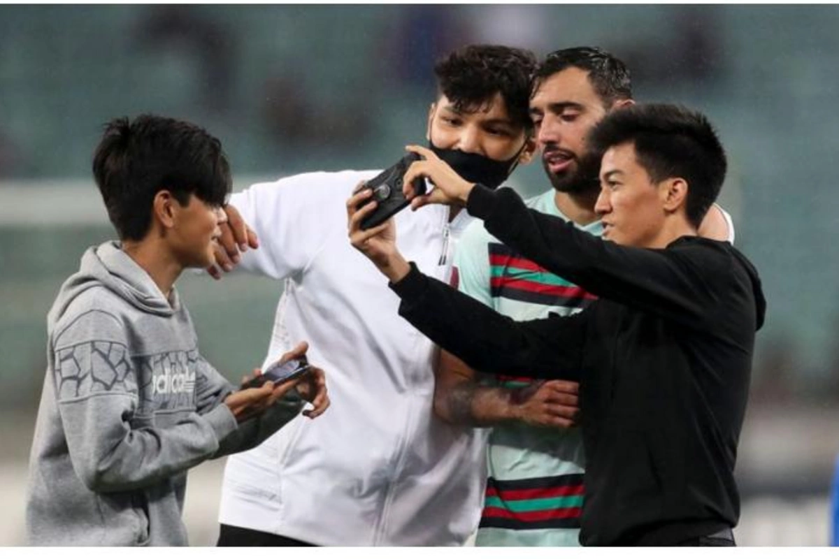 Futbolçularla selfi çəkdirən şəxslərlə bağlı AÇIQLAMA