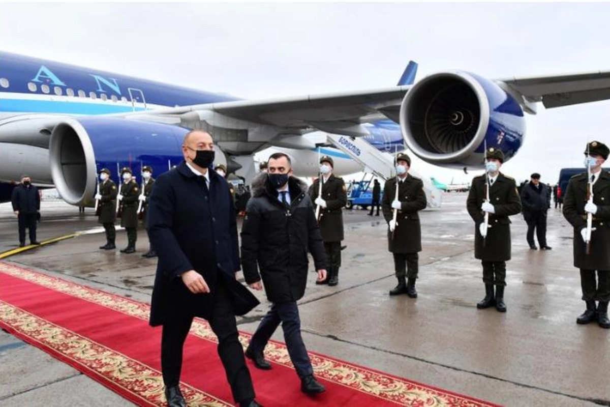 İlham Əliyev Ukraynaya işgüzar səfərə getdi — FOTOLAR