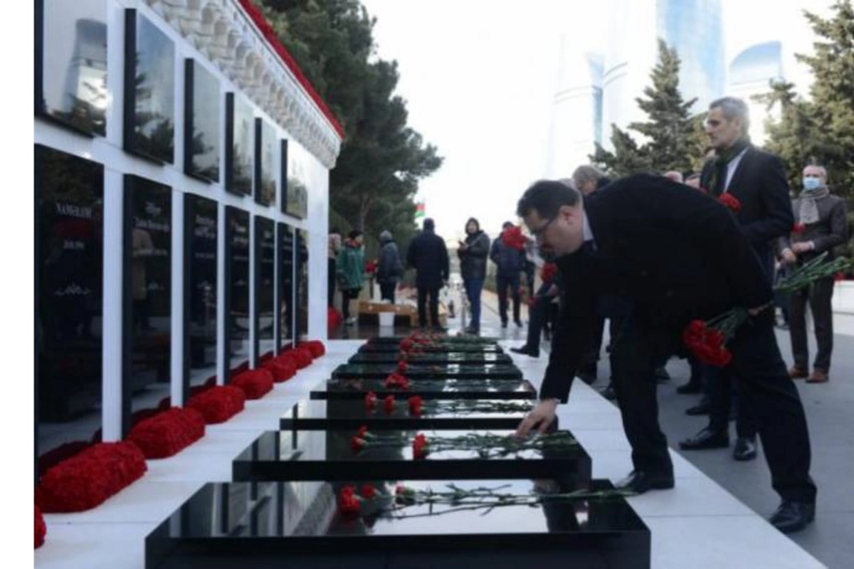Avropa İttifaqının səfirləri Şəhidlər Xiyabanını ziyarət etdi — FOTO