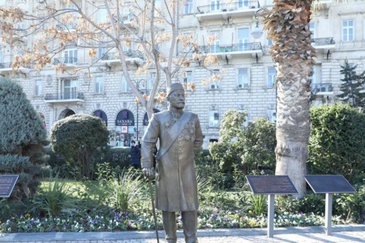 Hacı Zeynalabdin Tağıyevin abidəsini zədələyən şəxslər saxlanıldı — FOTOLAR