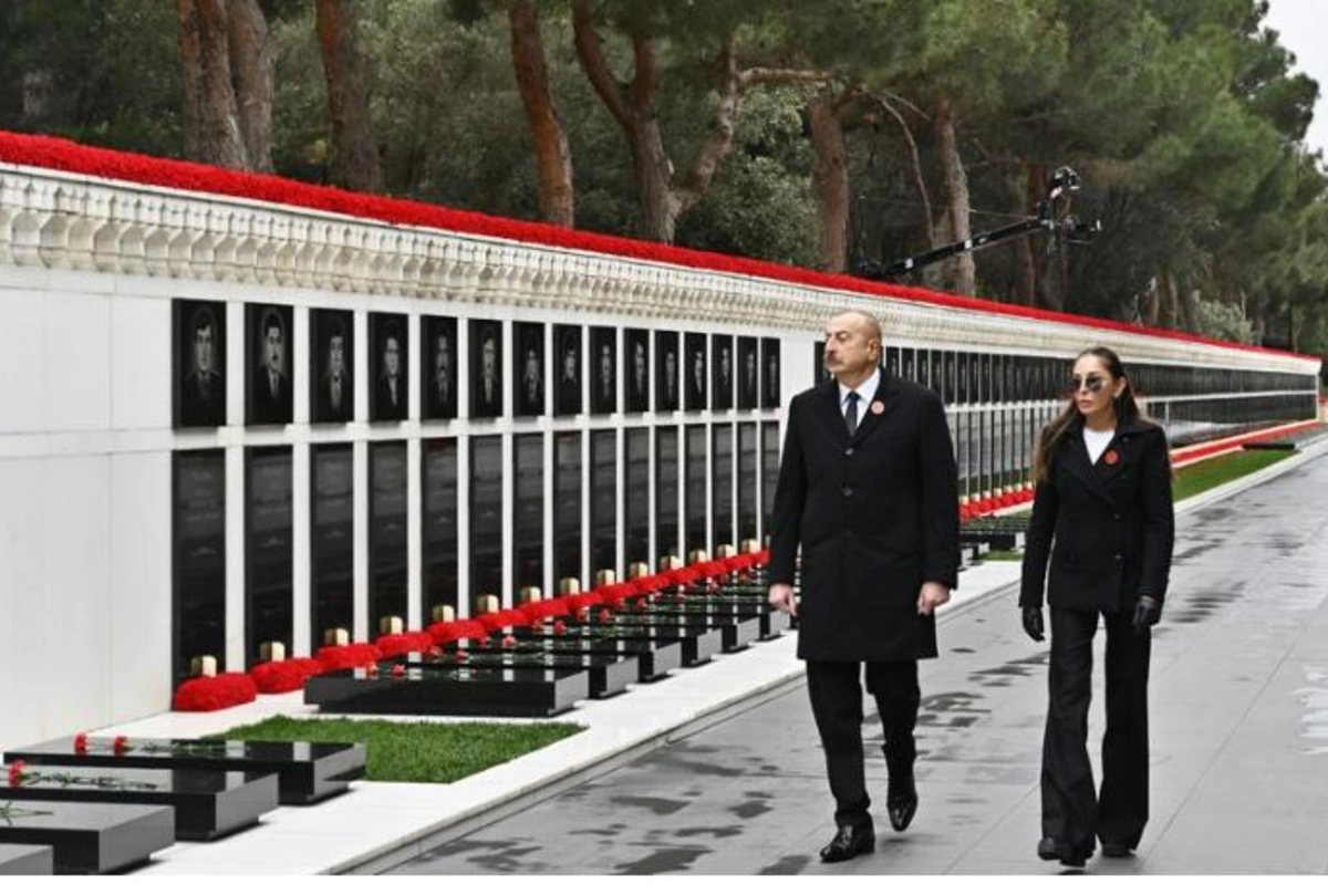 Prezident Şəhidlər Xiyabanını ziyarət etdi — FOTOLAR