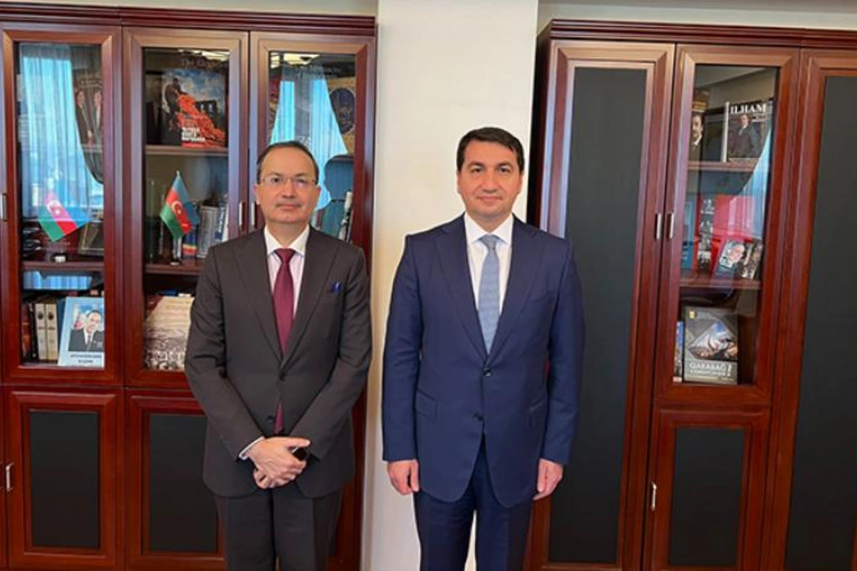 Hikmət Hacıyev Pakistan səfiri ilə görüşdü — FOTO