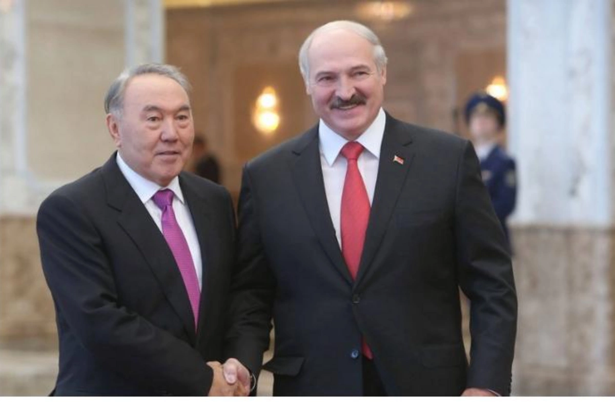 Lukaşenko Nazarbayevlə Qazaxıstandakı vəziyyəti müzakirə etdi