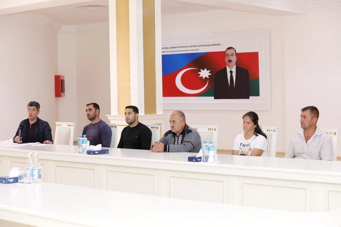 Baş direktoru Salyan rayonunda vətəndaş qəbulu keçirib — FOTOLAR