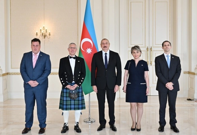 Prezident Britaniya səfirinin etimadnaməsini qəbul edib — YENİLƏNİB+FOTOLAR