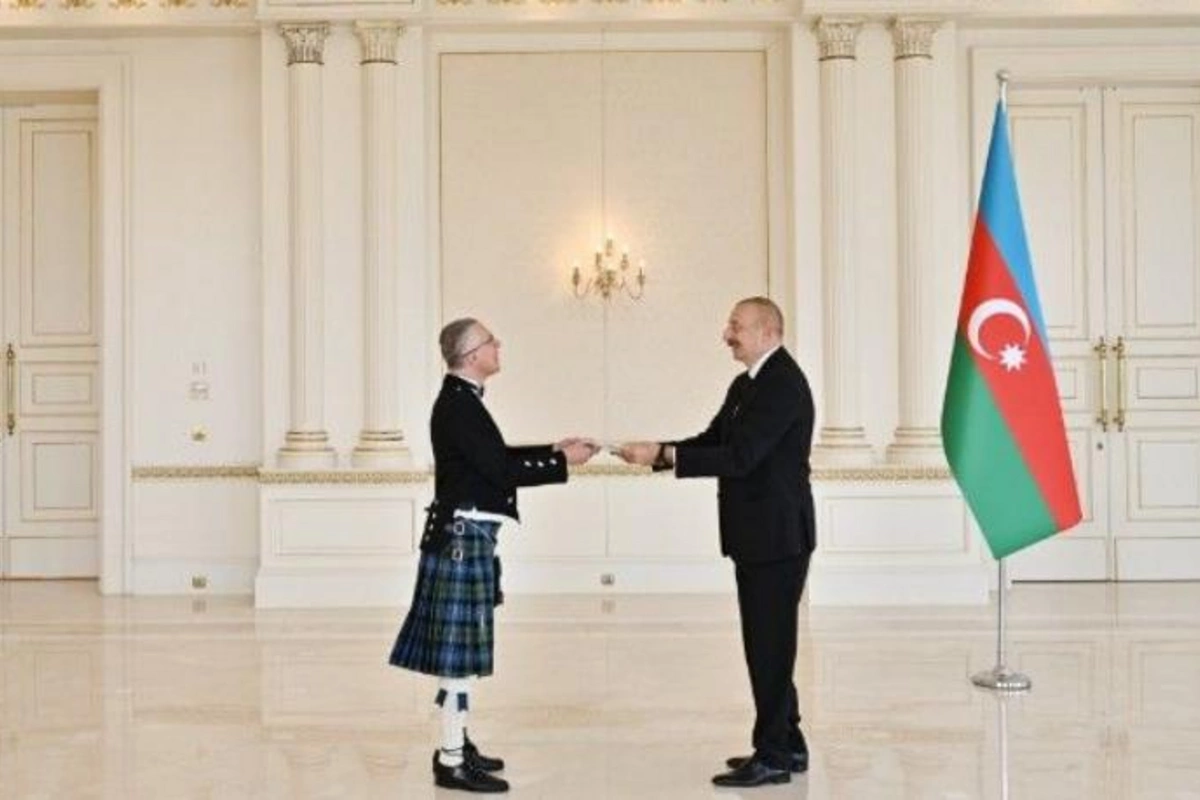 Prezident Britaniya səfirinin etimadnaməsini qəbul edib — YENİLƏNİB+FOTOLAR