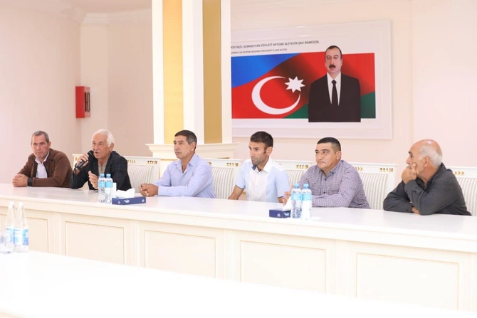 Baş direktoru Salyan rayonunda vətəndaş qəbulu keçirib — FOTOLAR