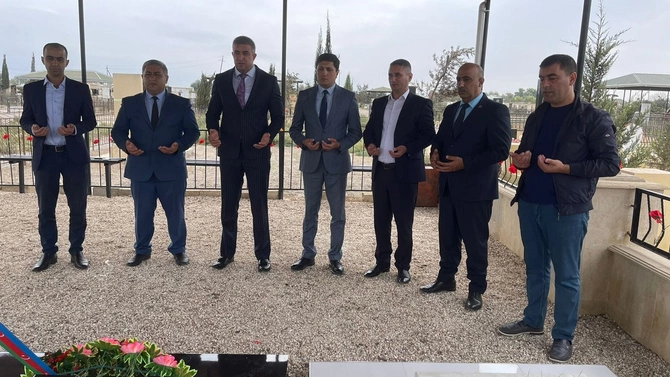 Salyanda şəhid Hüseynağa Balıyevin məzarı ziyarət olundu — FOTOLAR Salyanda şəhid Hüseynağa Balıyevin məzarı ziyarət olundu — FOTOLAR
