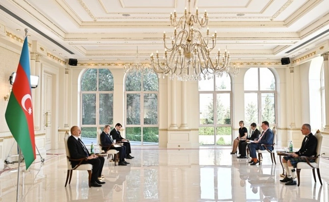 Prezident Britaniya səfirinin etimadnaməsini qəbul edib — YENİLƏNİB+FOTOLAR