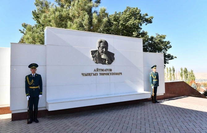 Prezident Bişkekdə “Ata-Beyit” Kompleksini ziyarət etdi — YENİLƏNİB (VİDEO/FOTO)